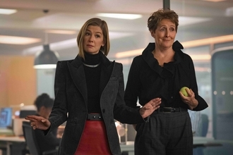 目が覚めたら男女が逆転した世界を描くNetflix映画『レディース・ファースト?!』男性差別を経験した主人公が行き着く先は？ 【#カウチポテトのお供】