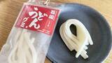 「見た目はうどん、味はいちご…？脳が混乱する「福岡うどんグミ（いちご味）」をお取り寄せ【#グミ偏愛レポ】」の画像1