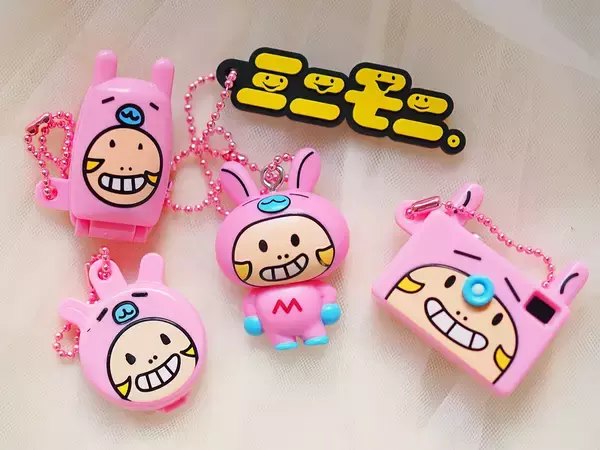 平成女児集合〜！25周年ガチャでゲットだぴょんした「ミニモニ。ミニチュアコレクション」はひとつでもジャラジャラつけても超かわいいぞ〜！