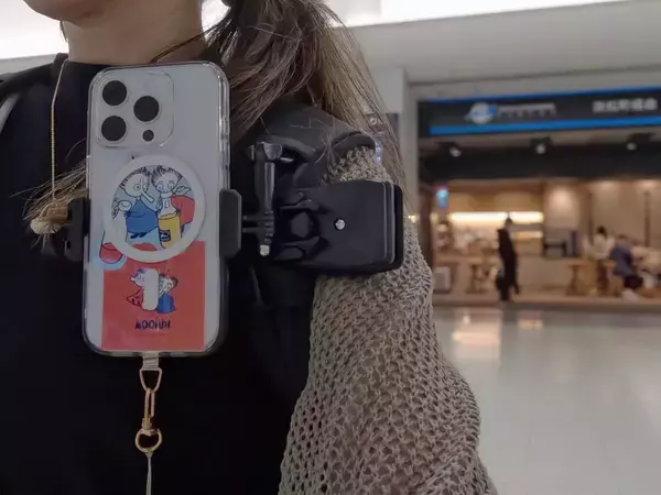 お出かけや旅行でVLOGを撮影をしてみたい！取材やレビューで撮影する場面が多い私が3COINSの「挟むタイプ」と「リュック用」を使い比べてみた