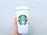 「スターバックスが持ち帰り用の紙袋を有料化！一部店舗では定番メニューも値上げになるらしいぞ…！」の画像1