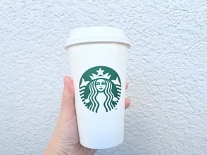 スターバックスが持ち帰り用の紙袋を有料化！一部店舗では定番メニューも値上げになるらしいぞ…！