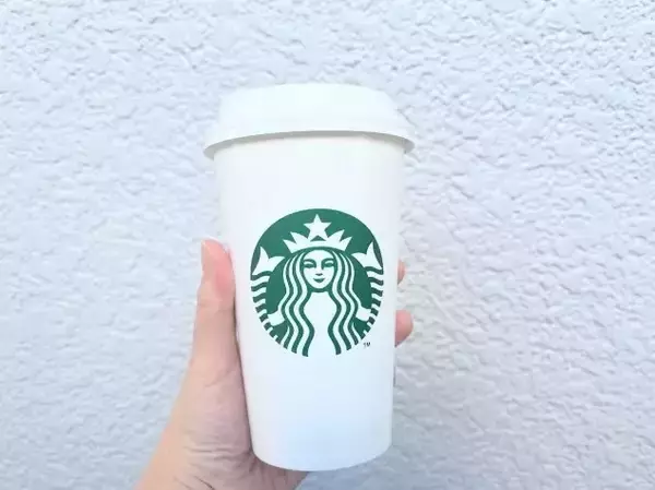 スターバックスが持ち帰り用の紙袋を有料化！一部店舗では定番メニューも値上げになるらしいぞ…！