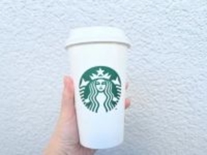 スターバックスが持ち帰り用の紙袋を有料化！一部店舗では定番メニューも値上げになるらしいぞ…！