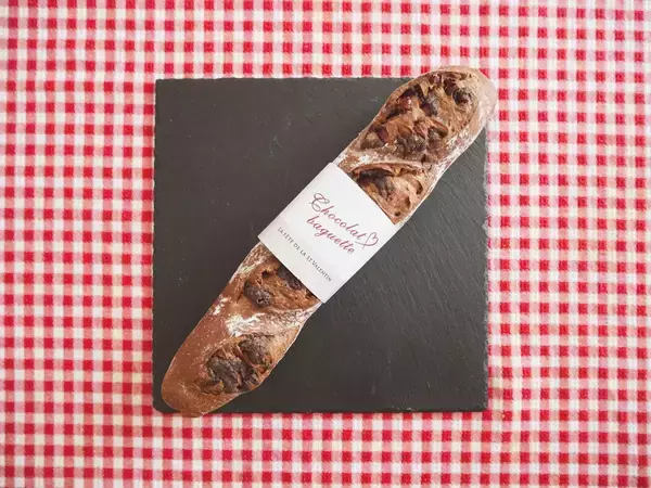 ドンクの期間限定「ショコラバゲット」 はチョコた〜っぷり