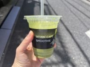 万博でめちゃくちゃ売れたセブン-イレブン「抹茶スムージー」が再販されているぞ！エリアで異なる2つの味を楽しめるみたいです
