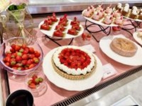 京王プラザホテルのいちご情報入手！天国みたいな空間が広がる「ストロベリースイーツブッフェ」が最高の一言じゃおさまりません