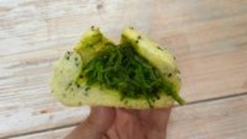 めかぶ好きの私が辿り着いたのは…タカセ洋菓子の「めかぶサラダパン」！気軽に買えるお値段＆相性バッチリで最高です