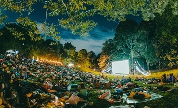 オールナイト野外映画フェス「街の呼吸と森の映画祭2026」開催