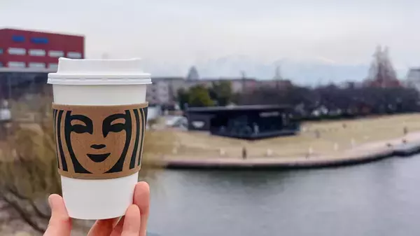 日本にある “世界一美しいスタバ” へ行ってきた☕️富山駅から徒歩10分＆運河をのぞむテラス席と壮大なパノラマビューは圧巻です