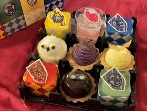 コージーコーナーで「賢者の石」モチーフがぎゅぎゅっと9個のプチケーキに！ハリポタファン的にテンションが上がったのはね…