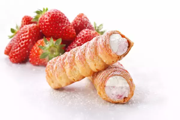 三重の銘店「赤福」からスペシャルな和洋菓子が登場！高島屋大阪店でしか手に入らない「いちごコルネ和三盆クリーム」