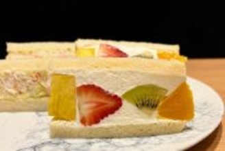 この芸術的なフルーツサンドの“萌え断”を見よ…！都内に3店舗しかない「果実屋珈琲」を私が激推しする3つの理由