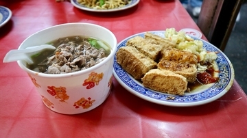 「臭豆腐」は「羊肉の漢方スープ」と一緒に味わうのが現地風！台北から日帰りOKな台湾・羅東夜市の名物グルメ【台湾夜市のおすすめ屋台グルメ】