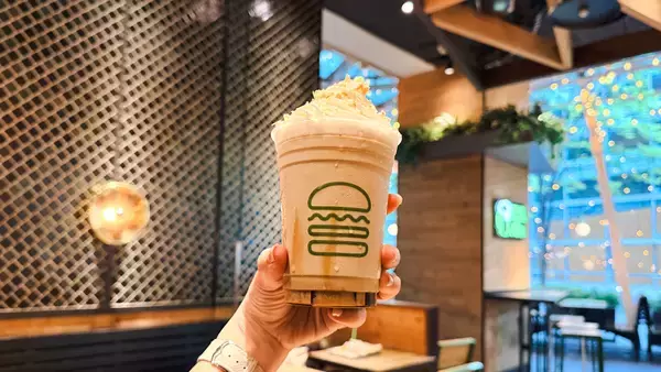 東京は「ほうじ茶シェイク」✨シェイクシャック（Shake Shack）にはご当地シェイクがあるって知ってた？