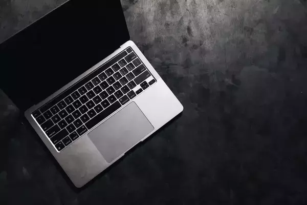 【注意喚起】令和の詐欺は「社長」を語る？会社員の4人に1人が経験した「ニセ社長詐欺」の恐るべきLINE誘導術