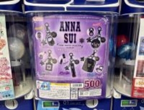 大人が本気で集めたくなるカプセルトイ「ANNA SUI コスメマスコットコレクション」
