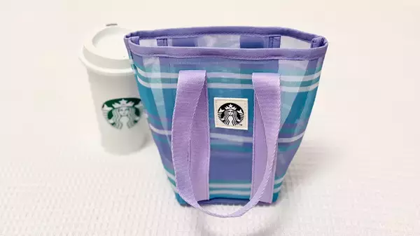 出会えたら運命!? スタバの新作グッズ「メッシュバッグ」はコンパクトなのに収納力もバッチリ！涼しげなデザインでこの夏の相棒に決定です