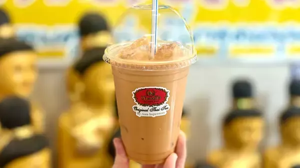 新大久保は韓国だけじゃない！ディープなスーパーで味わうタイ老舗ブランドの茶葉を使った「タイミルクアイスティー」絶品♡
