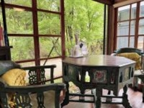 【大分県の穴場】太宰治が暮らした部屋で本が読めるカフェ「ゆふいん 文学の森 」は読書好きにはたまらない場所です