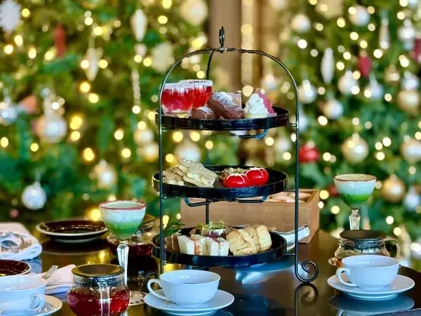プルマン東京田町のスタイリッシュな「クリスマスアフタヌーンティー」を堪能