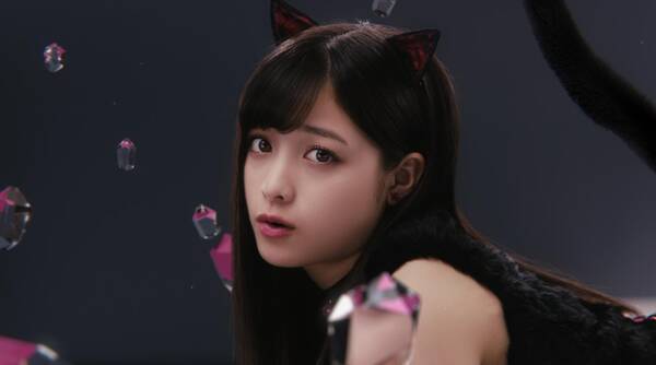 やっぱり天使 橋本環奈さんが 黒猫カンナ に変身したよ 可愛すぎる招き猫ポーズにノックアウト寸前です 16年8月9日 エキサイトニュース