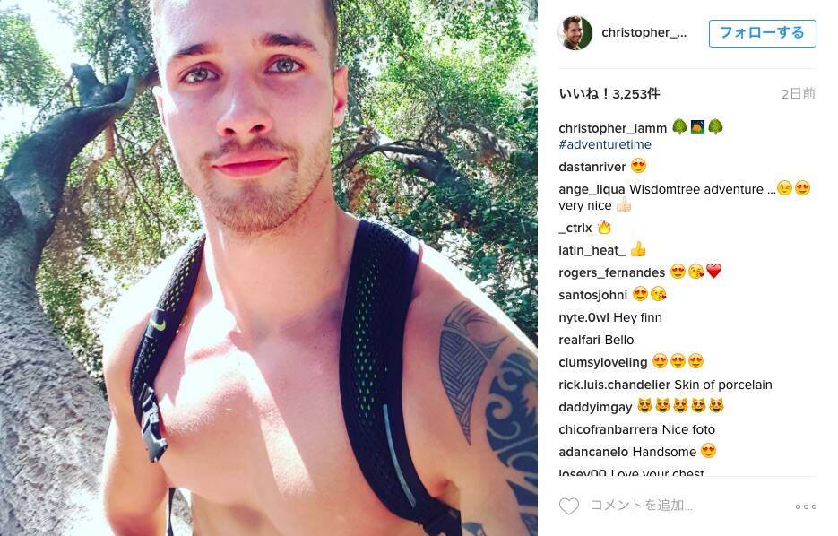 【謎イケメン】セクシーな「裸リュック姿」を投稿する男性モデルに目が釘付け！その高度すぎるファッションになぜかトキメク件