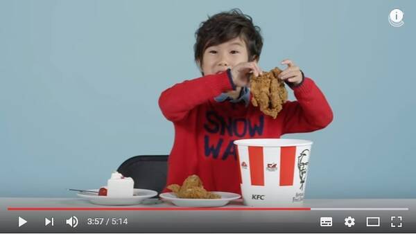 アメリカの子どもたちが他の国のクリスマス料理に挑戦 日本のチキンやケーキを食べたらどんなリアクションになる 16年12月25日 エキサイトニュース