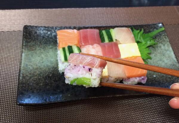 簡単レシピ 話題のモザイク寿司は 牛乳パック があれば失敗しないよ 全方向から楽しめるモザイク寿司の作り方 17年3月3日 エキサイトニュース