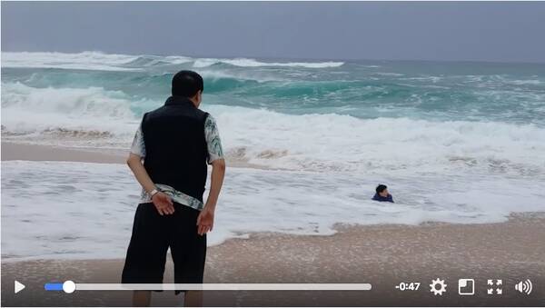海での油断は禁物 波に飲まれどんどん沖へ流される子供を救助するまでの動画に背筋がゾゾゾ 17年3月9日 エキサイトニュース