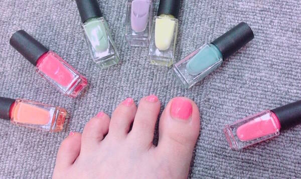 風水 運気の流れを変えたいなら今すぐペディキュアを塗り替えよう 願い事別おすすめネイルカラー 17年6月17日 エキサイトニュース