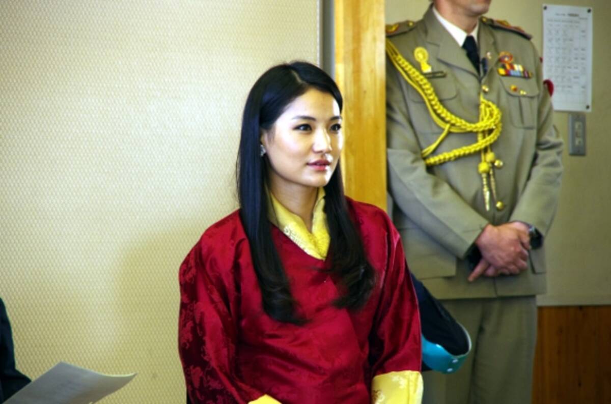 ブータン国王夫妻が被災地訪問 ジェツン ペマ王妃はホントに美人でした 11年11月18日 エキサイトニュース