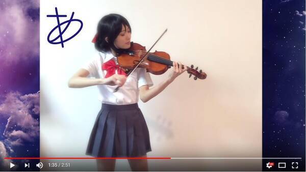 バイオリンってこんなにカッコイイの 新宿でロックな演奏をした美女 正体はコスプレ演奏もするプロバイオリニストayasaさんでした 17年9月28日 エキサイトニュース