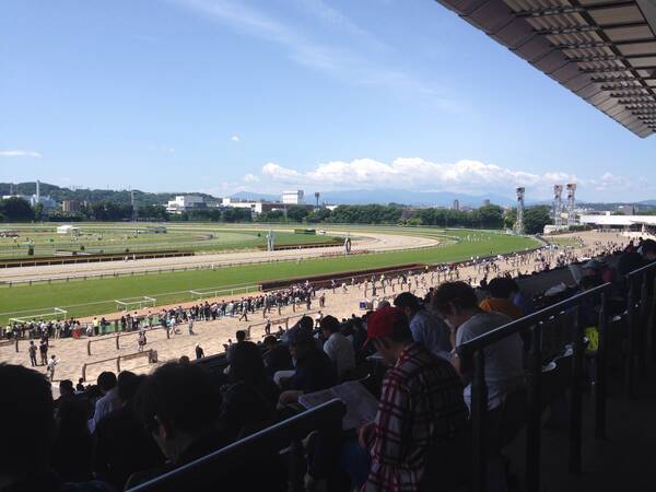 ダービーで初めて競馬に行く女性注目 グルメ 穴場スポットなど 東京競馬場を楽しむ8つのポイント を紹介するよ 18年5月26日 エキサイトニュース