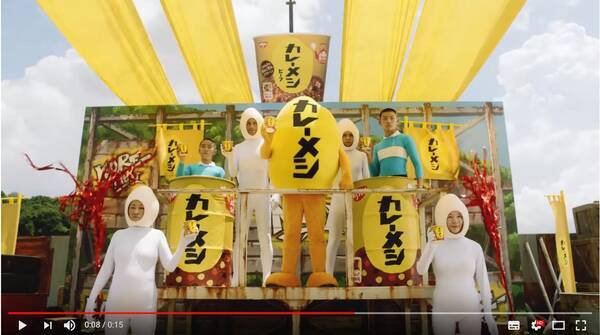 日清 カレーメシ がカップヌードルのcmを丸パクリ ちゃんと話し合おうぜ ド派手にな と言いつつ超絶カオスな展開で人類が置いていかれるレベル 18年9月6日 エキサイトニュース