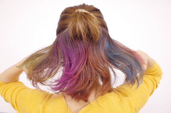 100均 セリアの カラーヘアチョーク がマジで使える 発色も良くて手軽でハロウィンにもフェスにも最高ですぞ 18年10月23日 エキサイトニュース