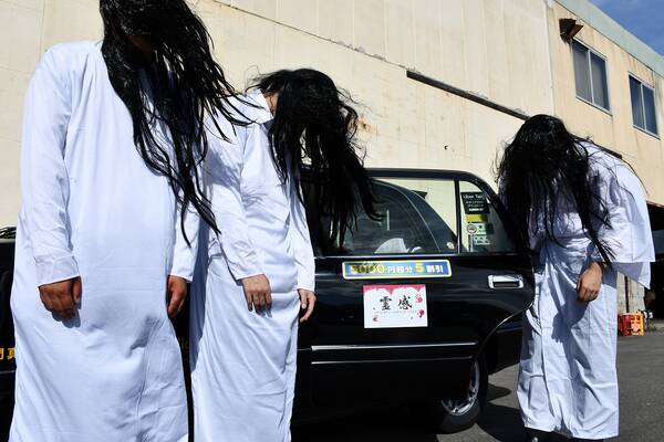 お化け屋敷みたいな 霊感タクシー が大阪の街を運行中 乗務員の服装も車内もとにかく恐すぎるよ 19年8月26日 エキサイトニュース
