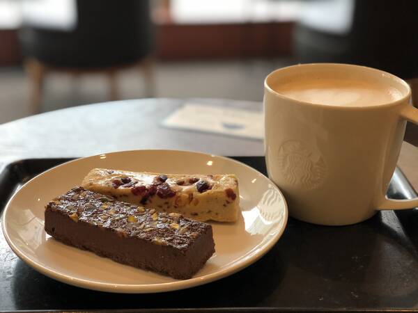 スタバ 実は2種類 プロテインバー があるって知ってた チーズ フルーツ チョコレート ナッツ を食べ比べてみた 21年8月18日 エキサイトニュース