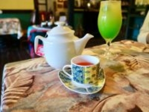 思わず自分の肩幅を確認しちゃう…！超狭い門を通って入る台南の古民家カフェ「窄門咖啡館」で絶品フルーツティーを【台湾旅行】