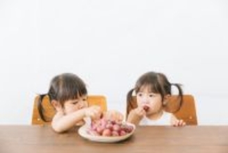 偏食、栄養バランス、食べムラ…75％以上の親が子どもの食事に悩んでいるみたい！アンケートで見えた“みんなの工夫”とストレスを溜めないコツ