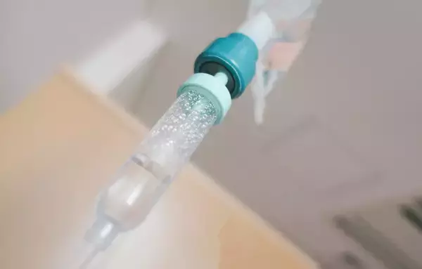歩いて熱中症予防になるってマジ!? なんと、日常的に歩く人は、熱中症による入院リスクが低いらしいんです…！