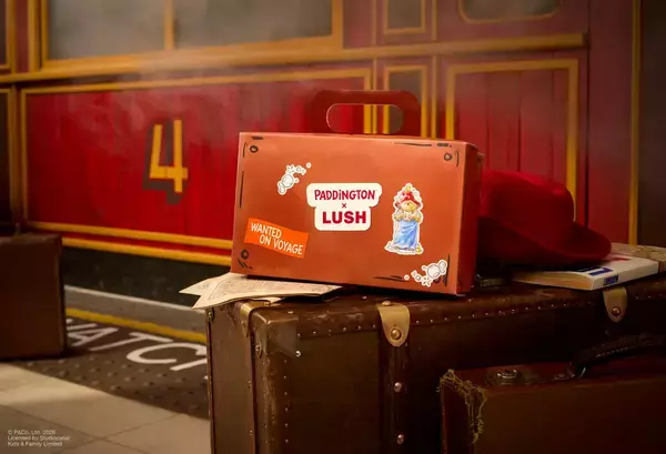 マーマレードの川を泳ぐ夢が叶う…！パディントンとLUSHがコラボ