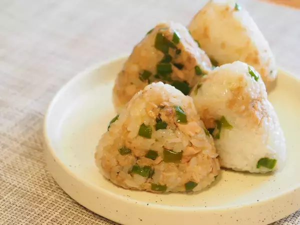 セブンにローソン、ファミマ、ミニストップまで！コンビニおにぎり人気調査2025の1位でアレが無双してました