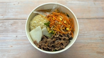 幻かと思っていたサラダを発見！セブン-イレブン「ワンボウルサラダ 砂肝と雑穀とナムル」の満足度が270kcalなのにすごい…！