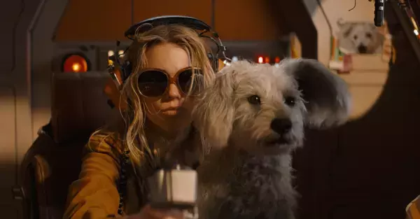 ジェイソン・モモアも参戦するDC最新映画『スーパーガール』にびっくり！だって…スーパーマンのいとこは大酒飲みでやさぐれガール!?
