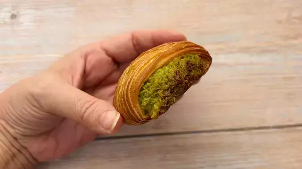 行列ができるのも納得だ…！話題の「ドバイチョコパン」をTruffleBAKERYで頑張ってGET