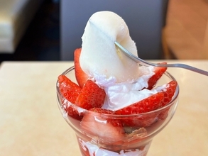 ガストと雪見だいふくのコラボが楽しすぎる♡追い雪見で自分史上最高の「いちごと雪見だいふくのパフェ」タワーをいただきましょ