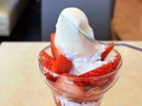 ガストと雪見だいふくのコラボが楽しすぎる♡追い雪見で自分史上最高の「いちごと雪見だいふくのパフェ」タワーをいただきましょ