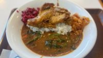 スプーン1本で骨がスルッと外れる！すき家の「ほろほろチキンカレー」を偏愛する私がおすすめの食べ方を紹介しますっ