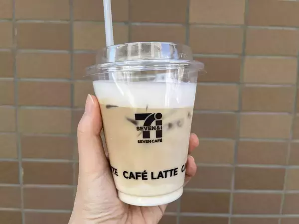 セブン-イレブン4軒ハシゴでやっと遭遇…！贅沢すぎる「アイスカフェラテ クリーミー」はミルクがふわふわで驚くほど濃ゆい☕️